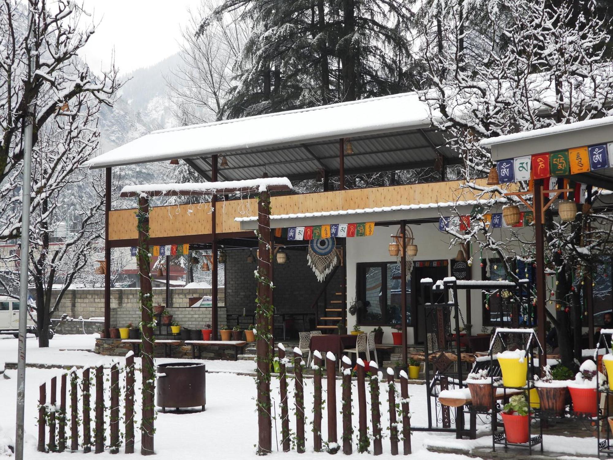 The Royal Orchard Kasol Hotell Exteriör bild