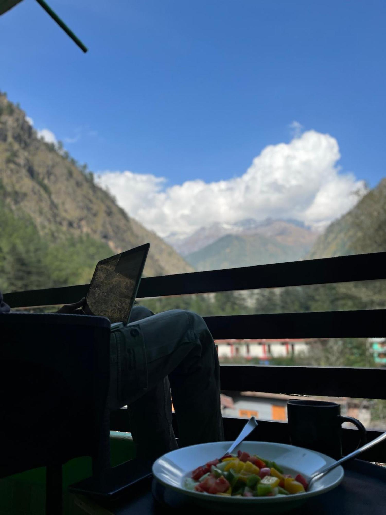 The Royal Orchard Kasol Hotell Exteriör bild
