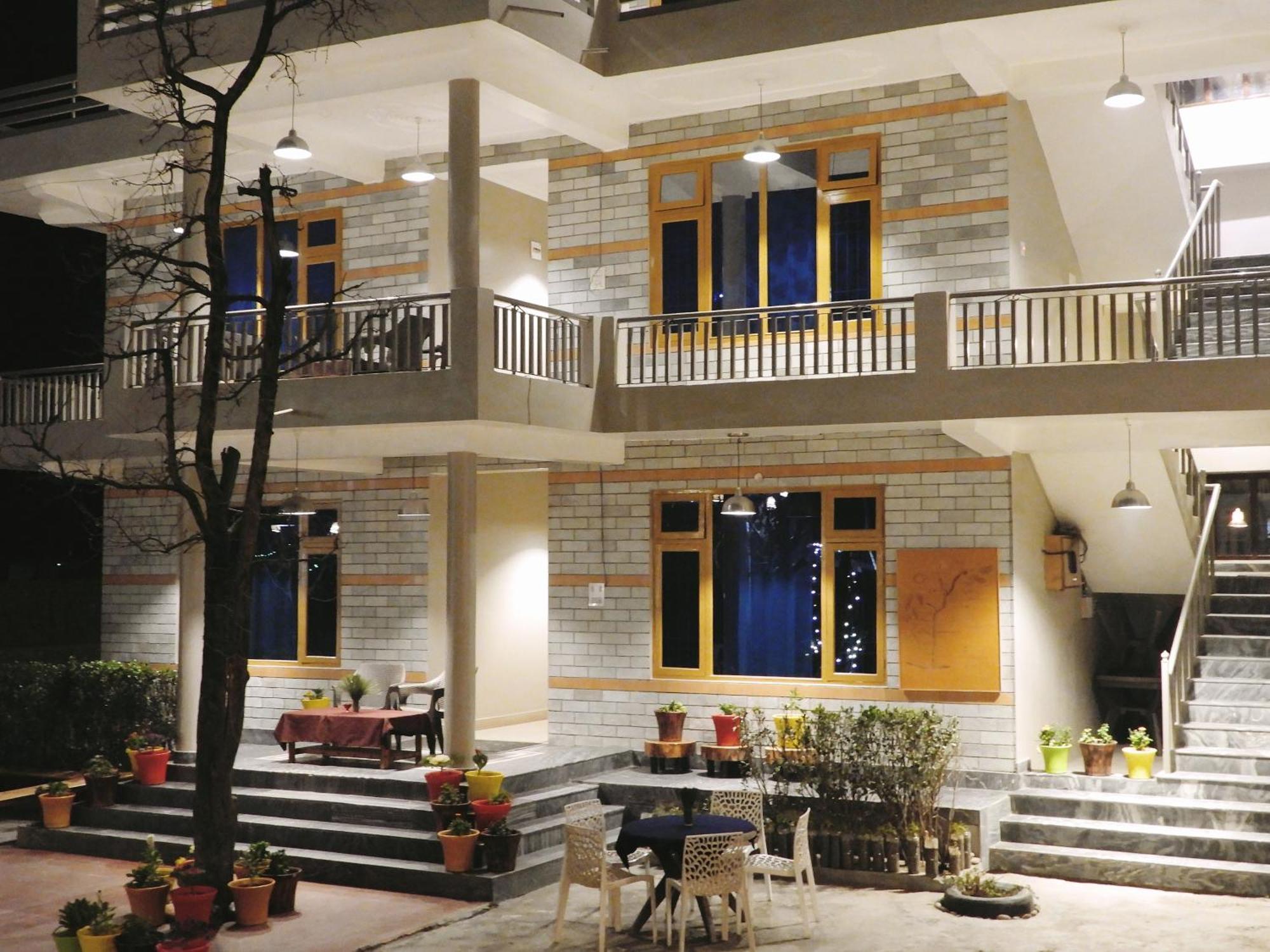 The Royal Orchard Kasol Hotell Exteriör bild