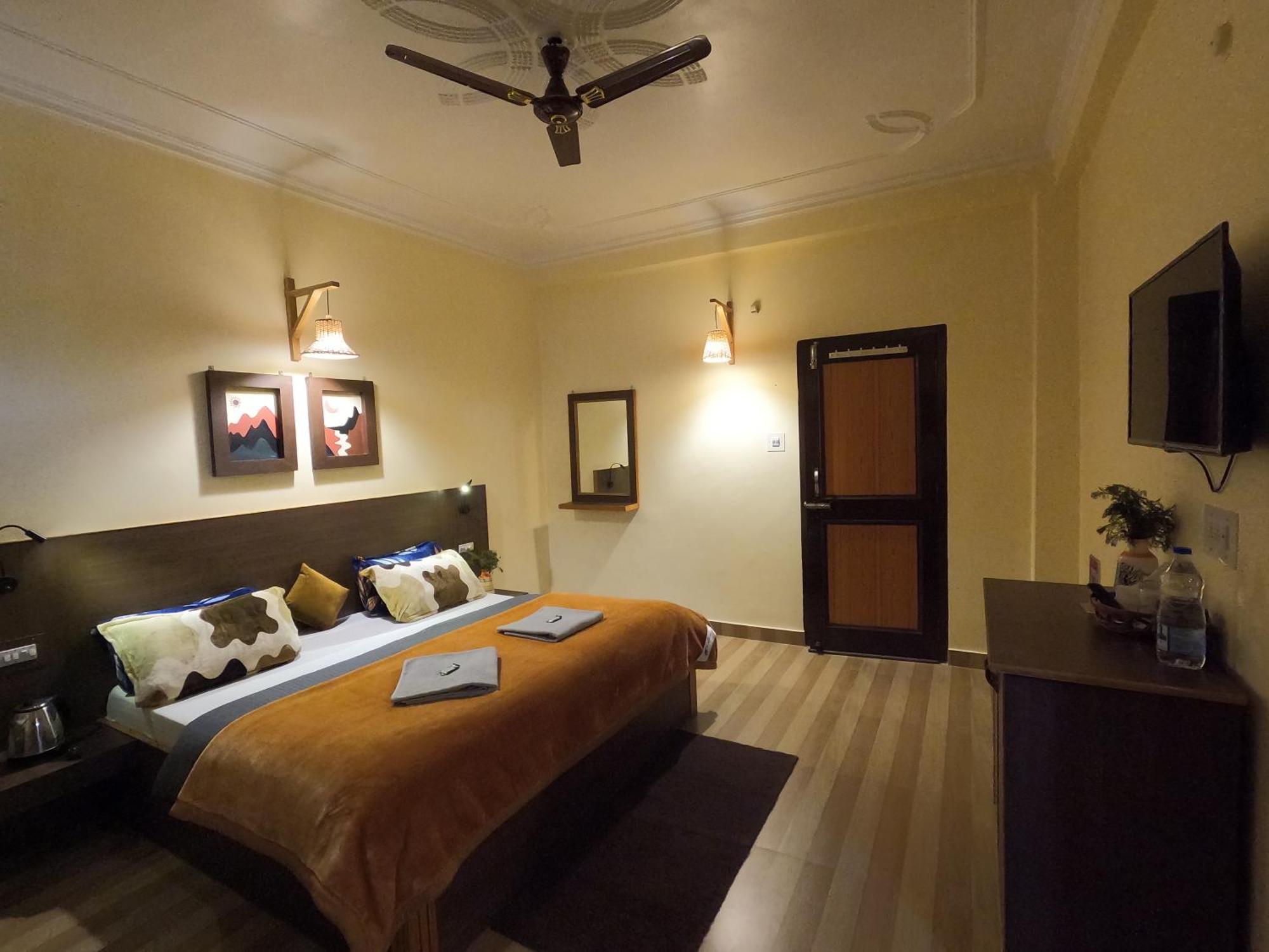 The Royal Orchard Kasol Hotell Exteriör bild