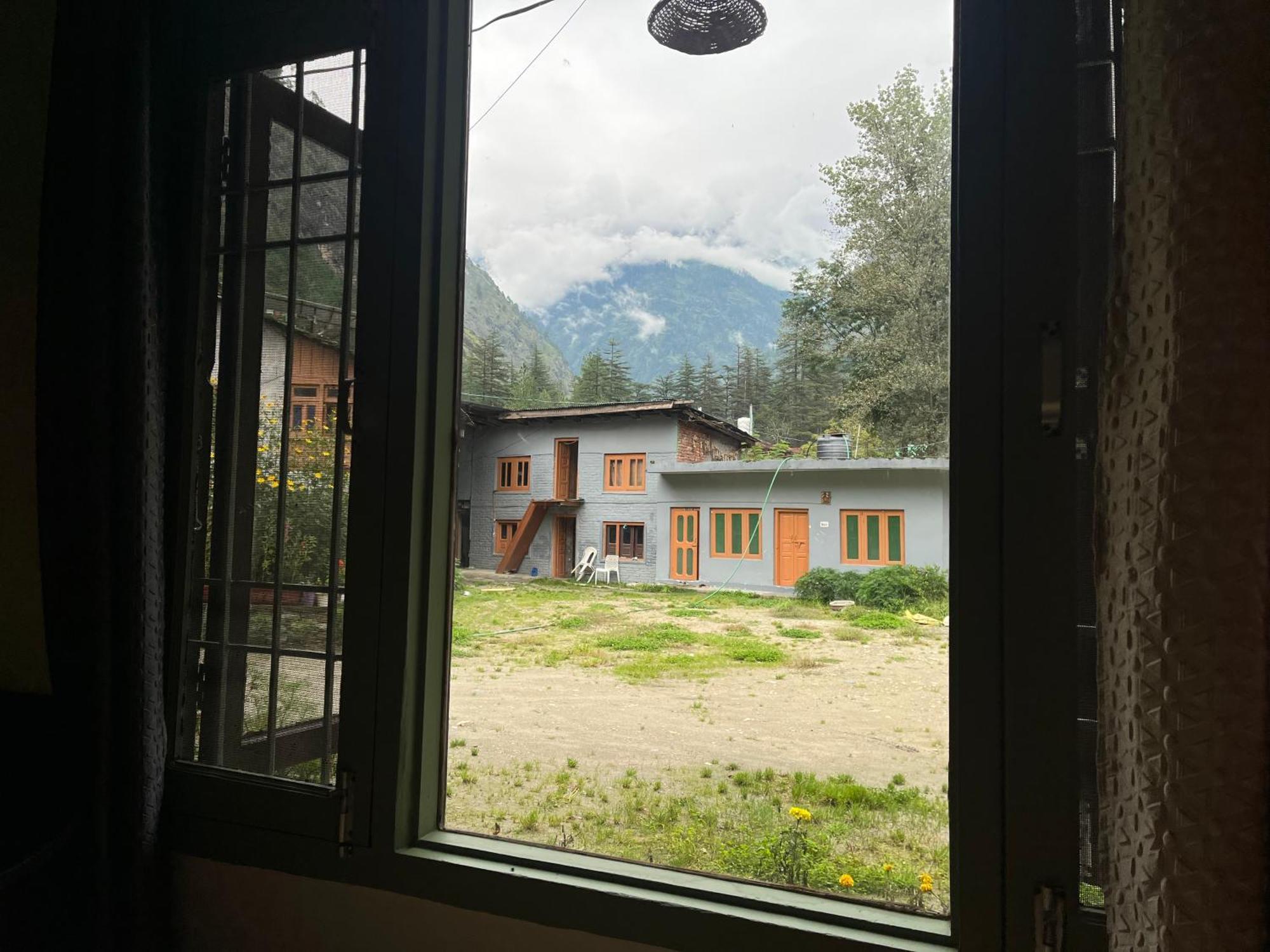 The Royal Orchard Kasol Hotell Exteriör bild