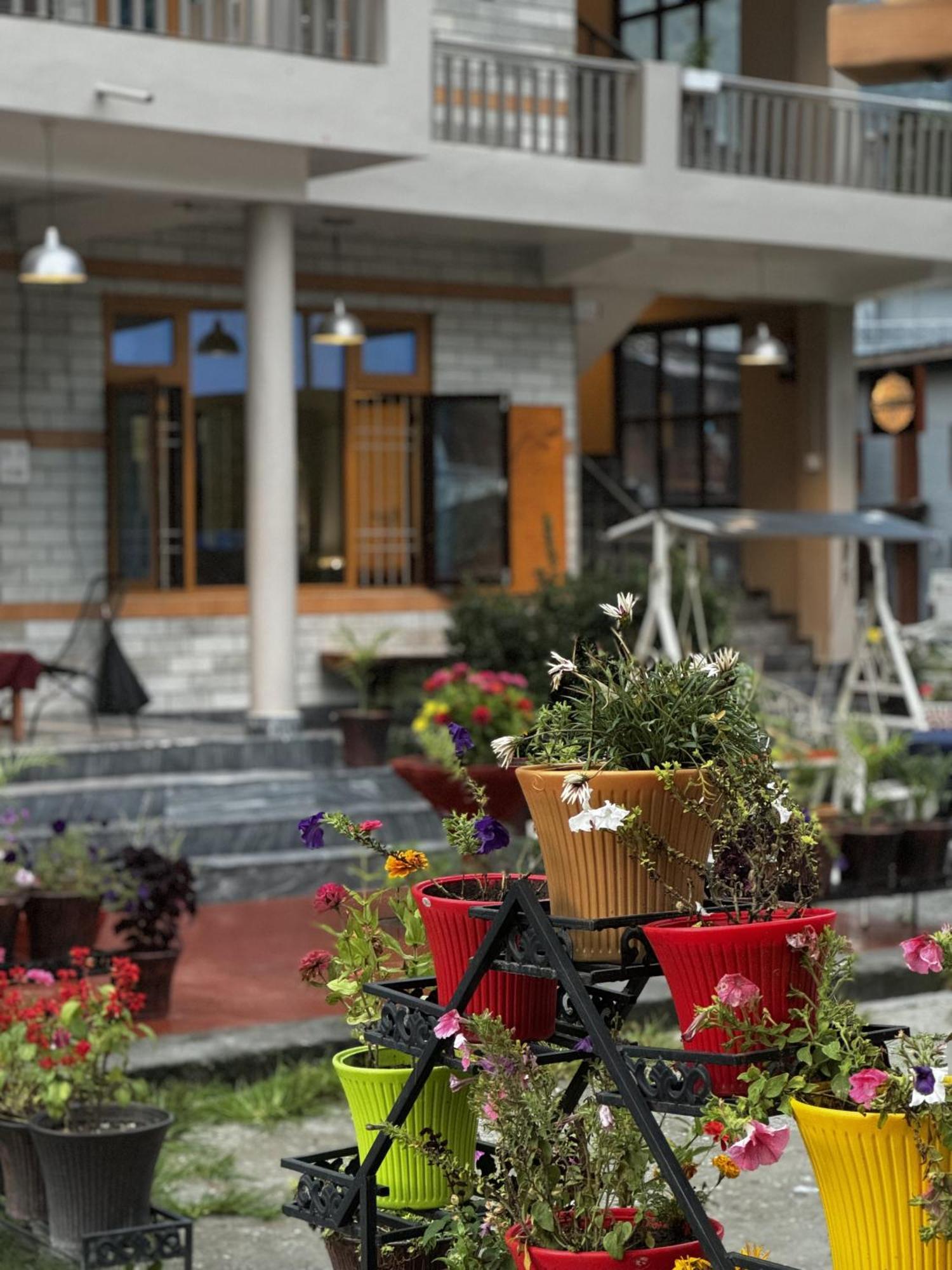The Royal Orchard Kasol Hotell Exteriör bild