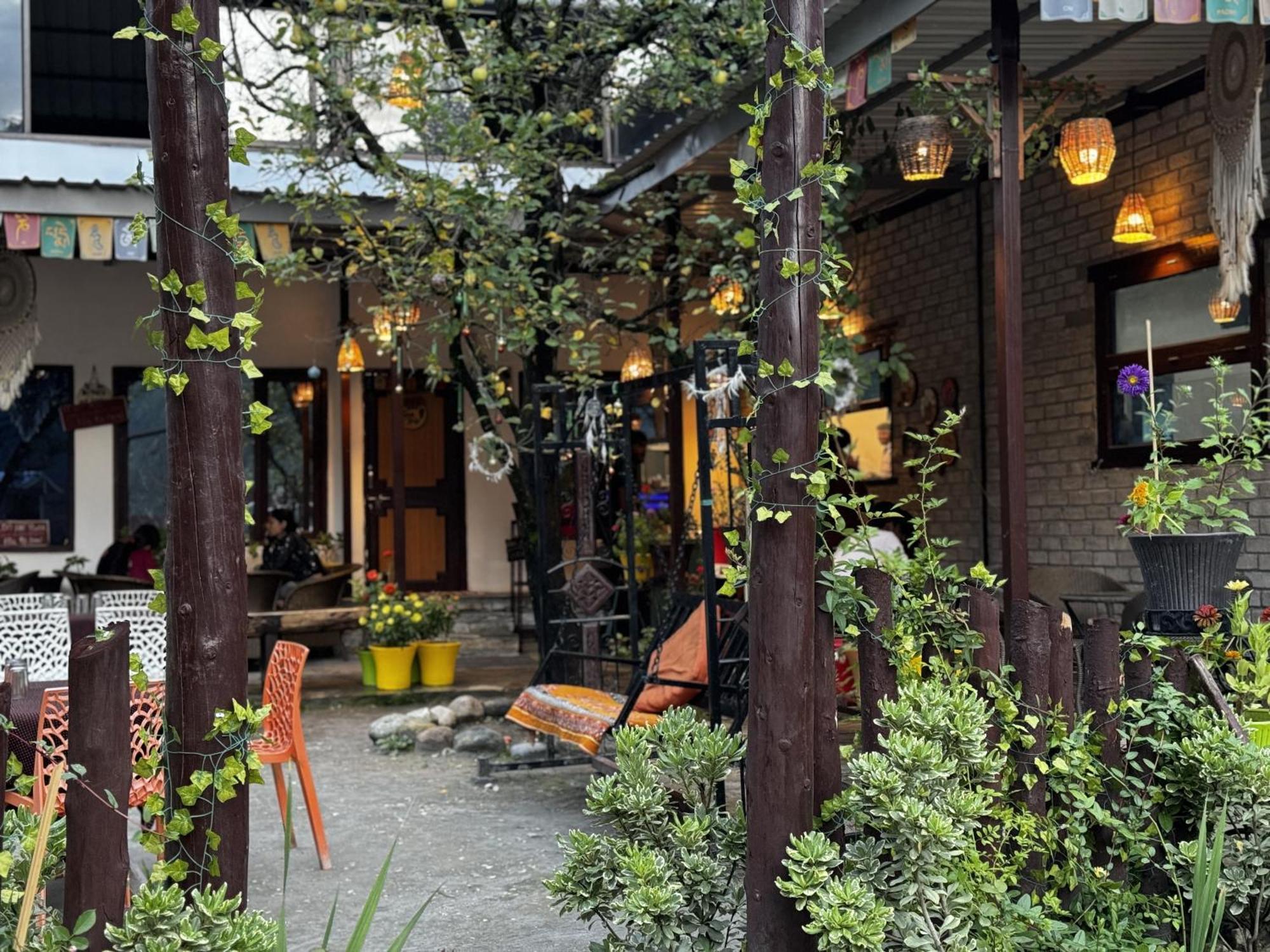 The Royal Orchard Kasol Hotell Exteriör bild