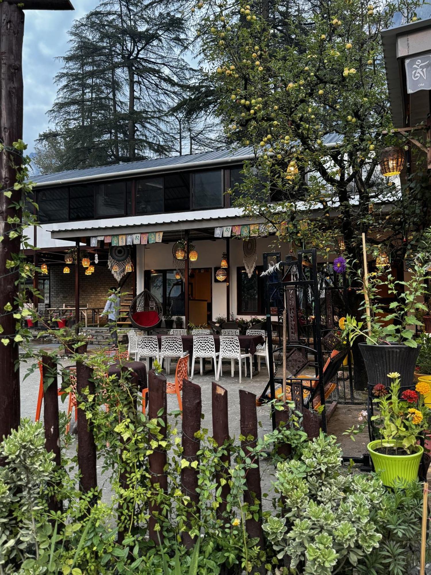 The Royal Orchard Kasol Hotell Exteriör bild