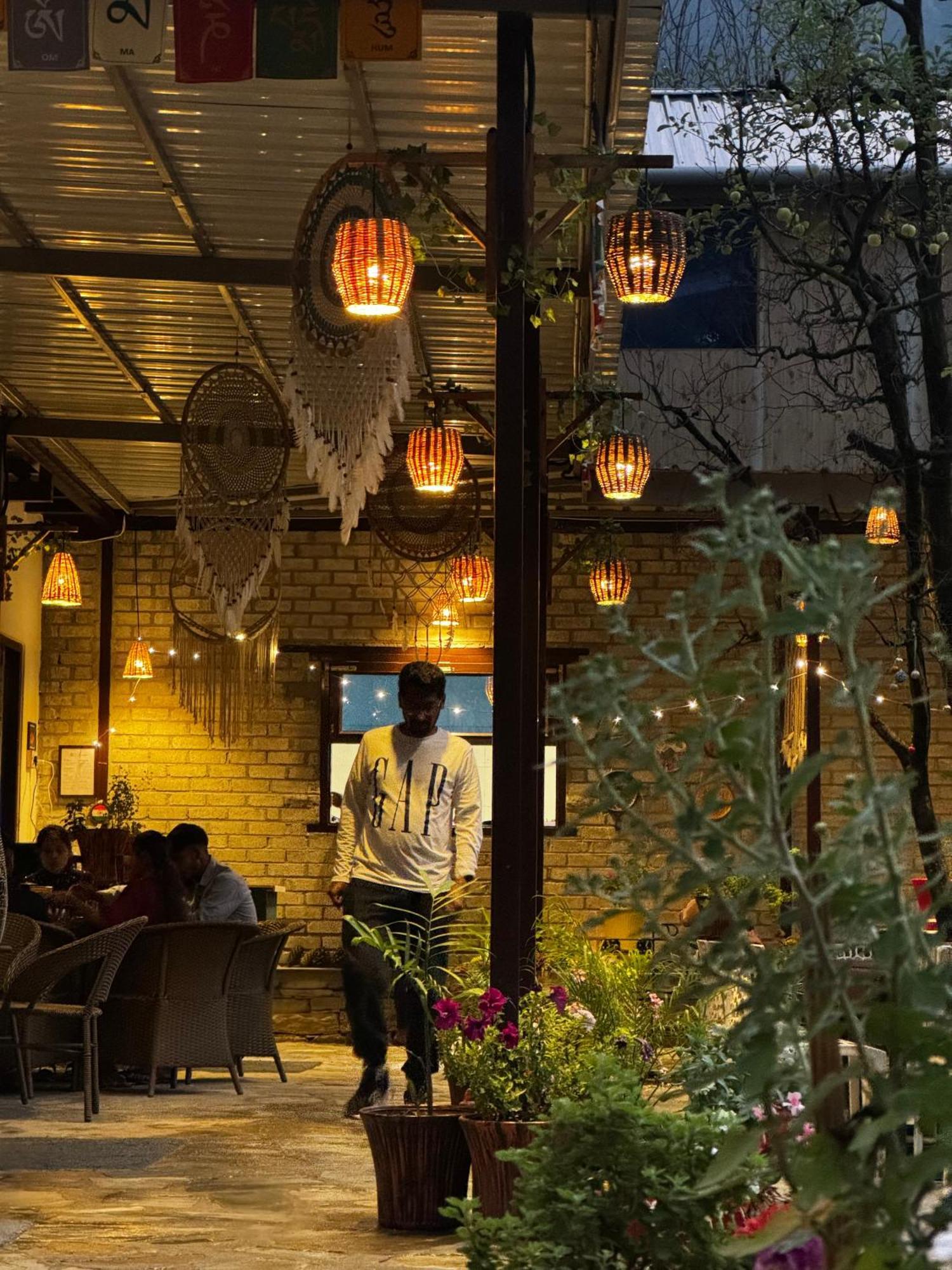 The Royal Orchard Kasol Hotell Exteriör bild