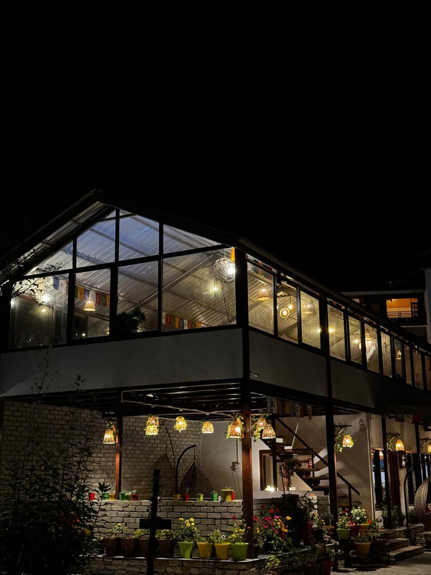 The Royal Orchard Kasol Hotell Exteriör bild