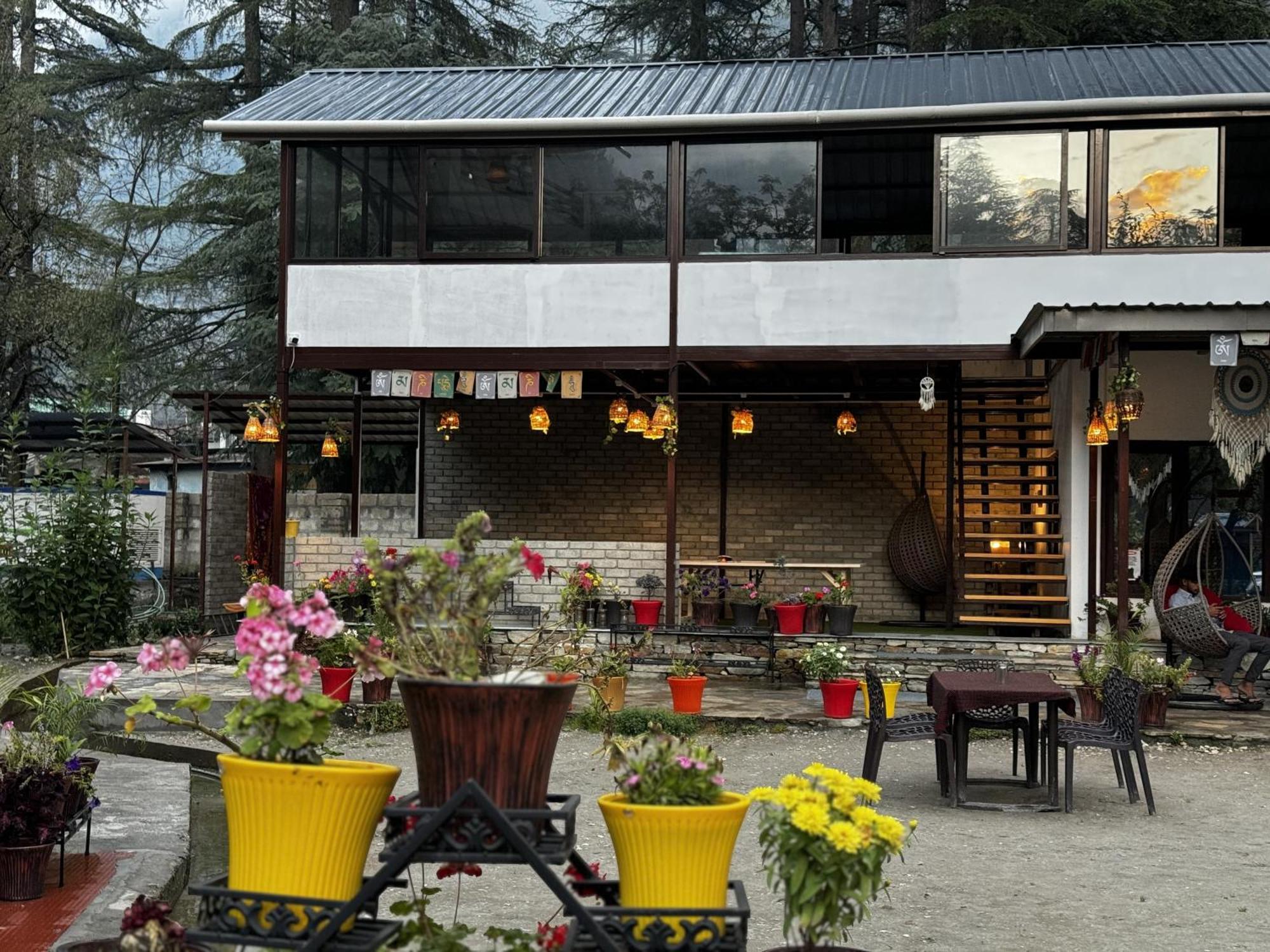 The Royal Orchard Kasol Hotell Exteriör bild
