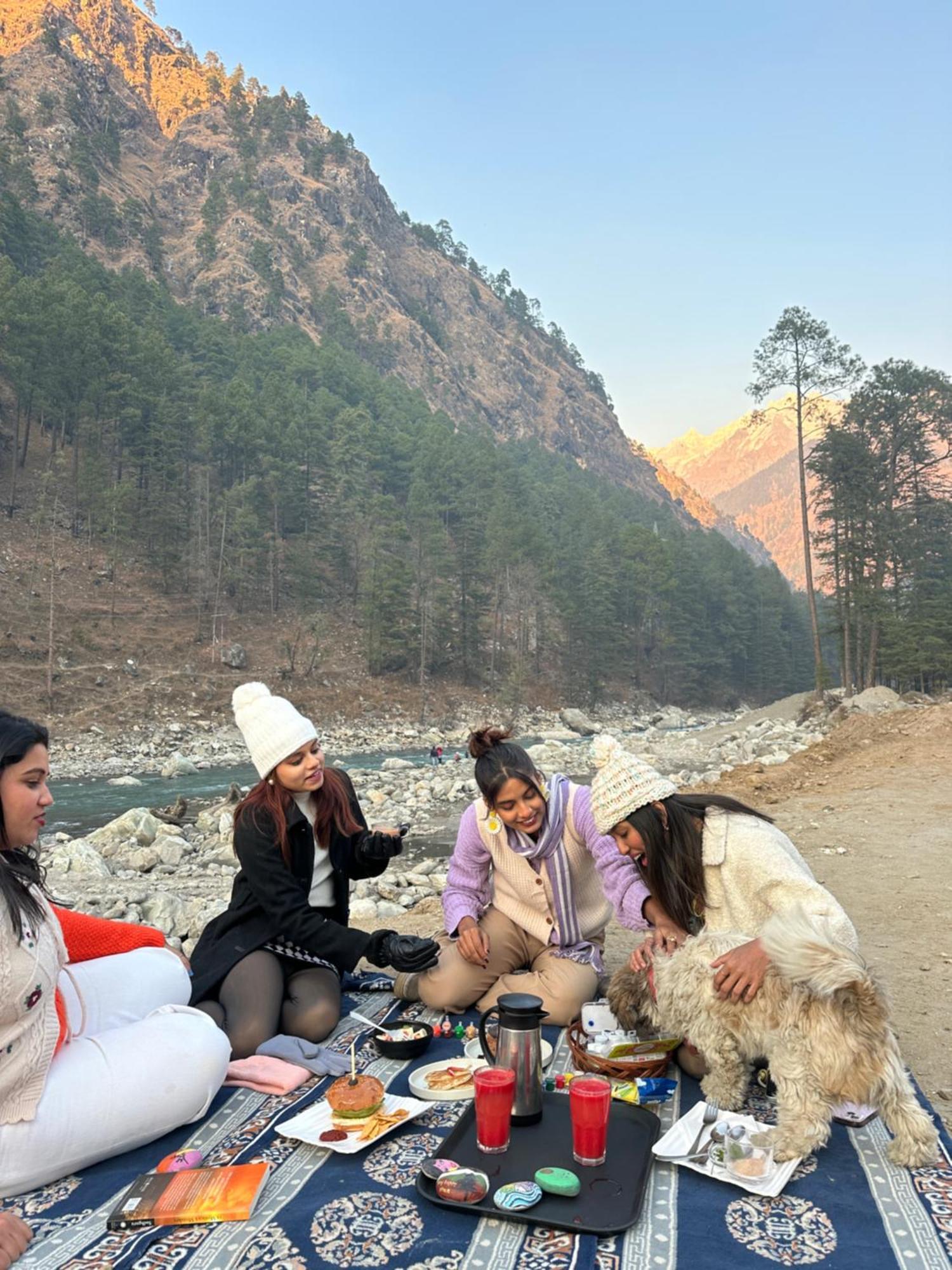 The Royal Orchard Kasol Hotell Exteriör bild