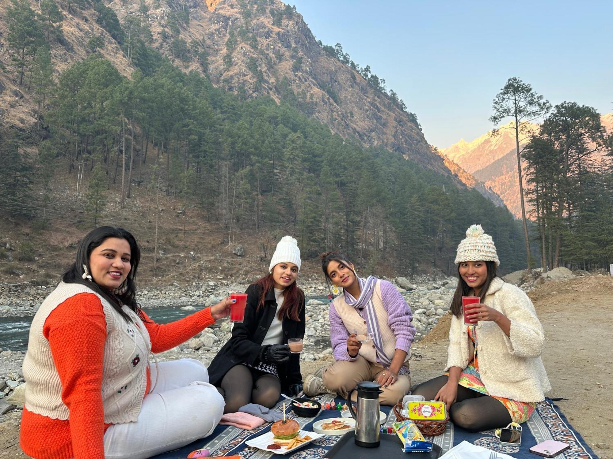 The Royal Orchard Kasol Hotell Exteriör bild